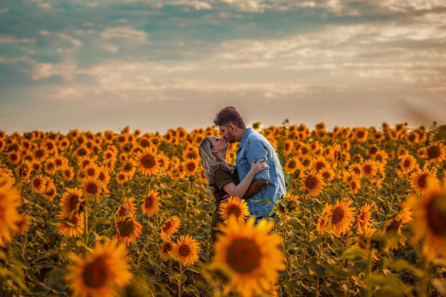 Famiglia che interagisce in modo positivo